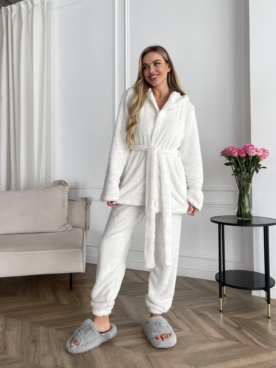 Колір Молочний